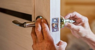 Установка и замена дверной ручки в Ельце от 277 руб. – Мастер24, монтаж фурнитуры, недорого