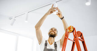 Установка светильников в Ельце в октябре